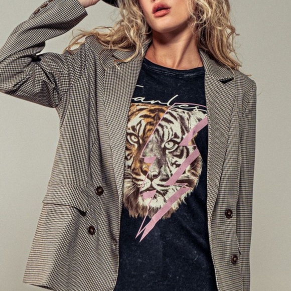 NEW IN TRENDY OVERSIZED MINERAL WASHED FEARLESS TIGER GRAPHIC TEE - Picture 7 of 7